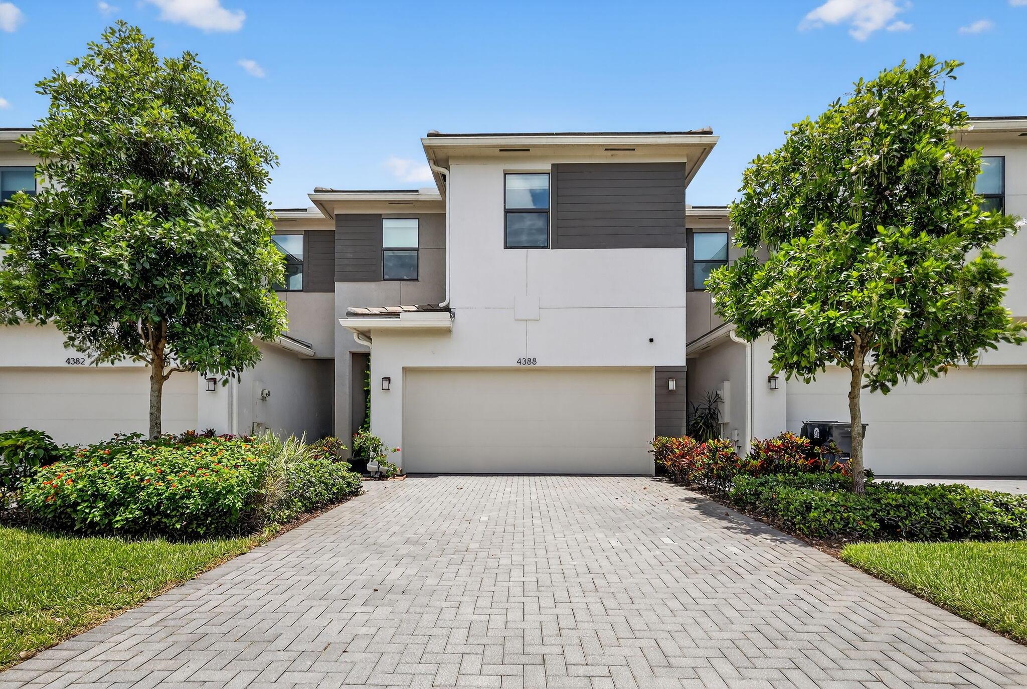 4388 Serpens Ln