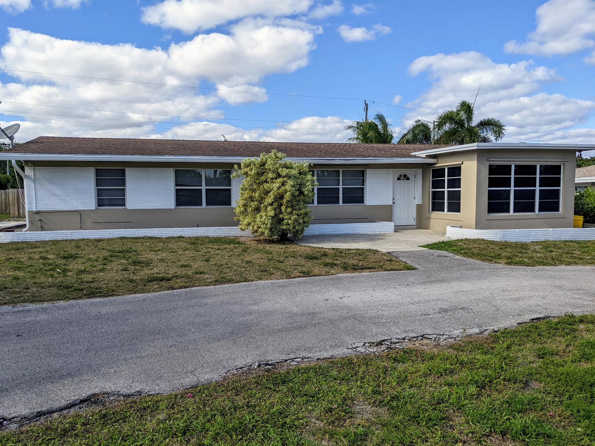 299 NW 12th St