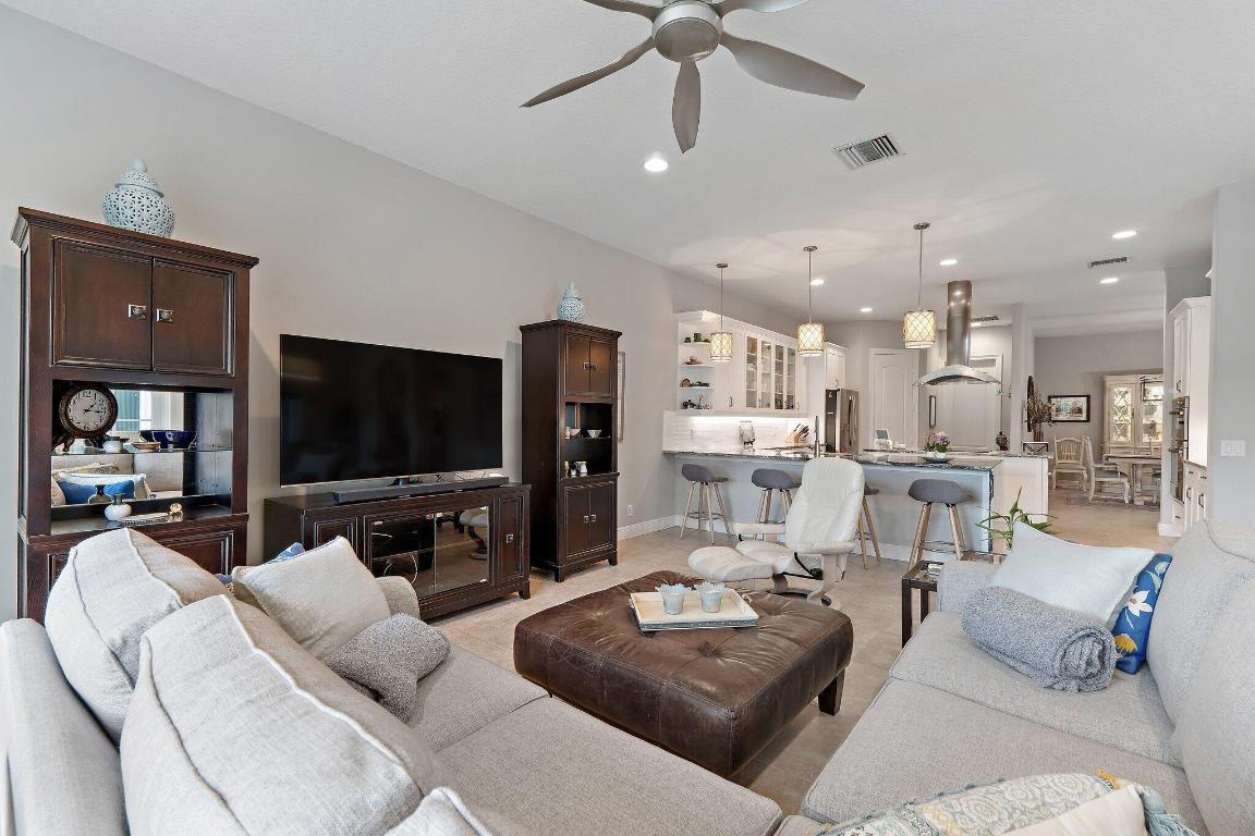 18647 SE Lakeside Jupiter, FL 33469