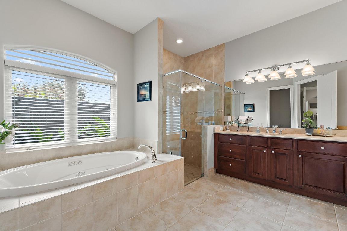 18647 SE Lakeside Jupiter, FL 33469