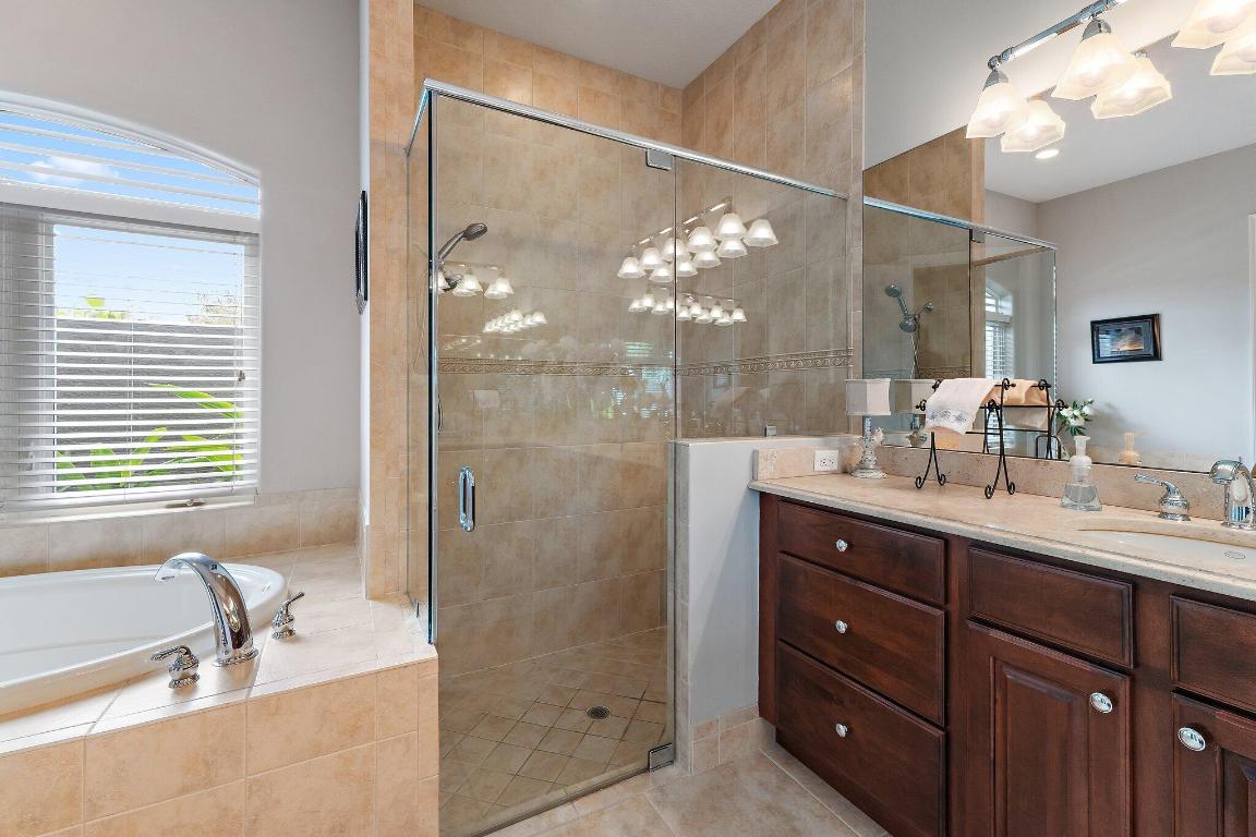 18647 SE Lakeside Jupiter, FL 33469