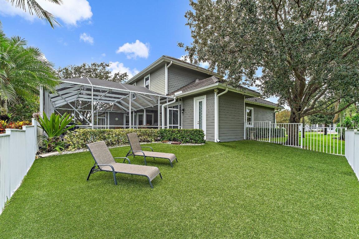 18647 SE Lakeside Jupiter, FL 33469