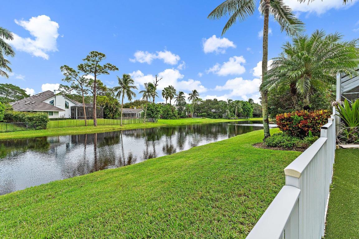 18647 SE Lakeside Jupiter, FL 33469