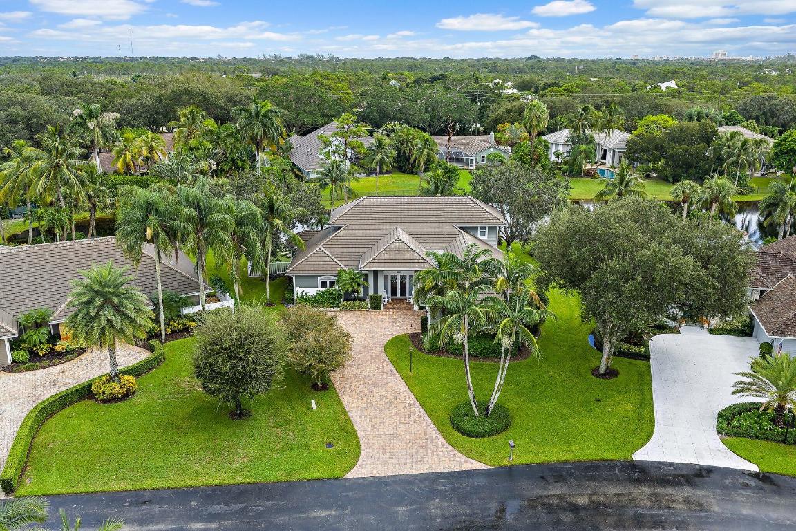 18647 SE Lakeside Jupiter, FL 33469
