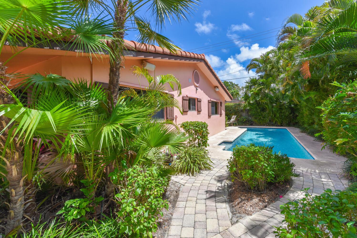 708 NW 6th Dr Boca Raton, FL 33486