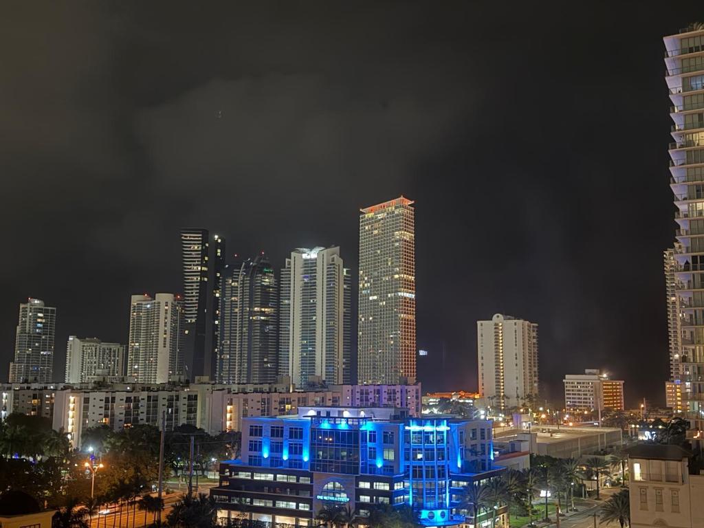 image 400 Sunny Isles15
