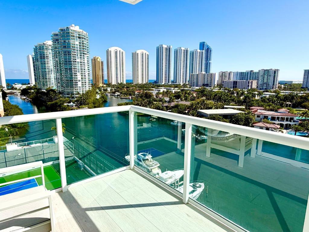 image 400 Sunny Isles4