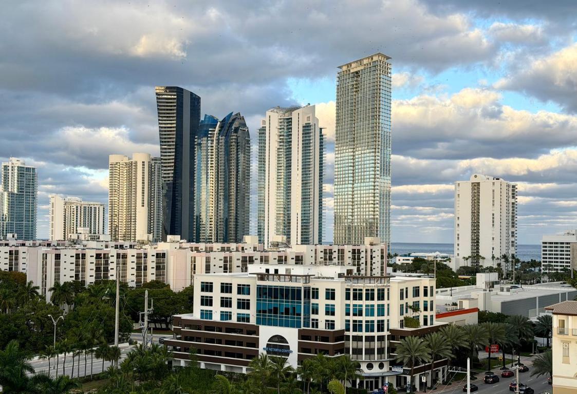 image 400 Sunny Isles7