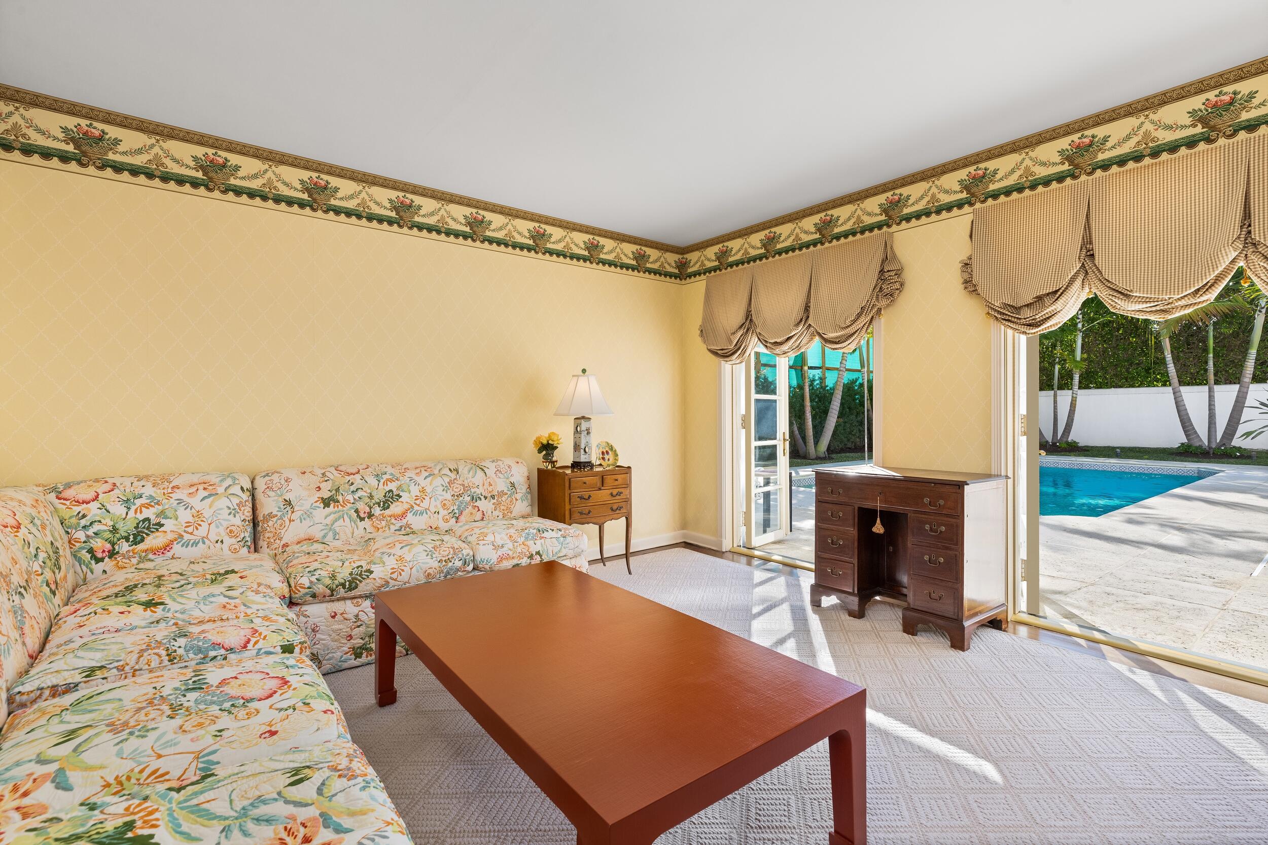 624 N Lake Palm Beach, FL 33480