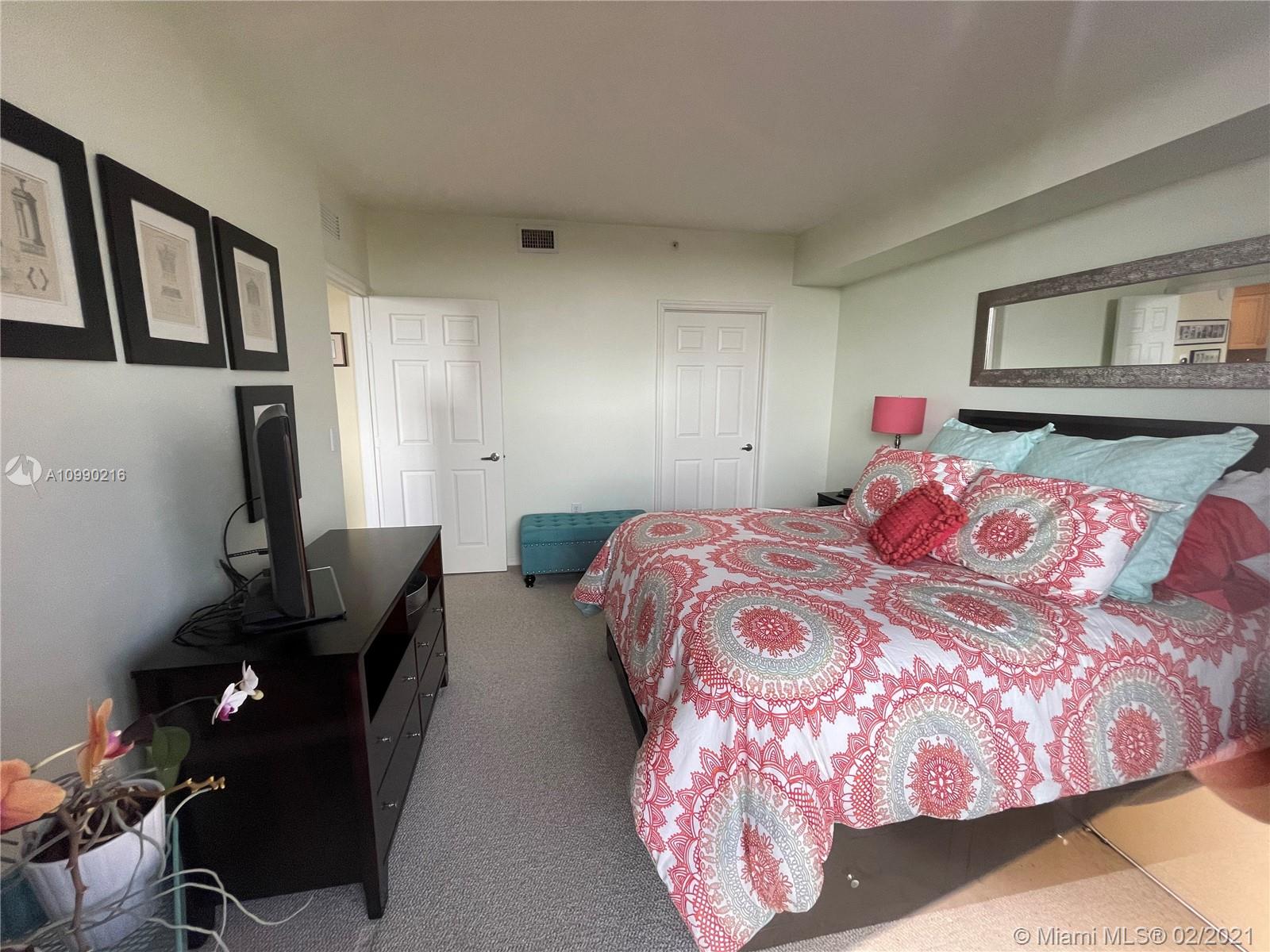 image LEJEUNE PLAZA CONDO15