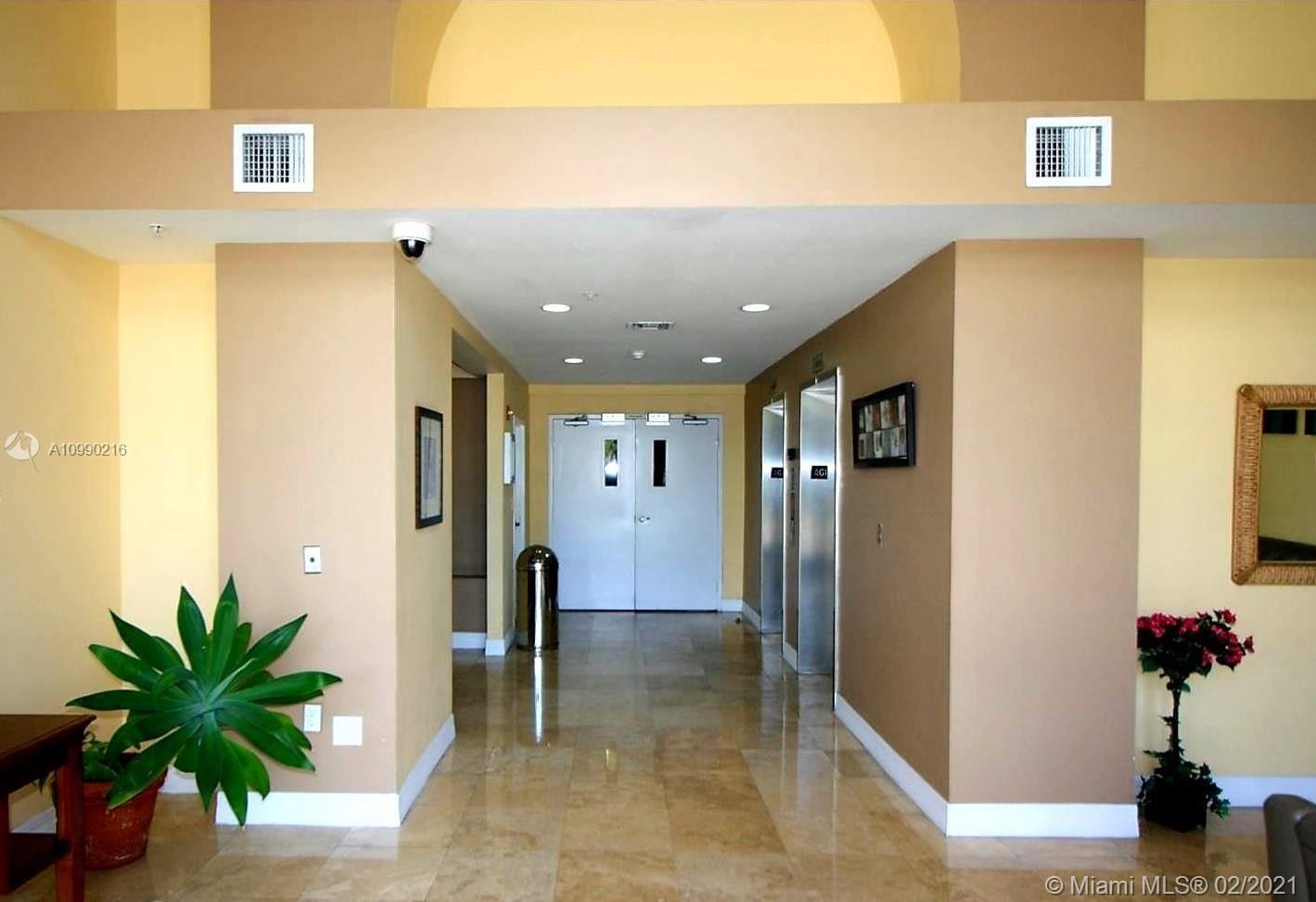 image LEJEUNE PLAZA CONDO3