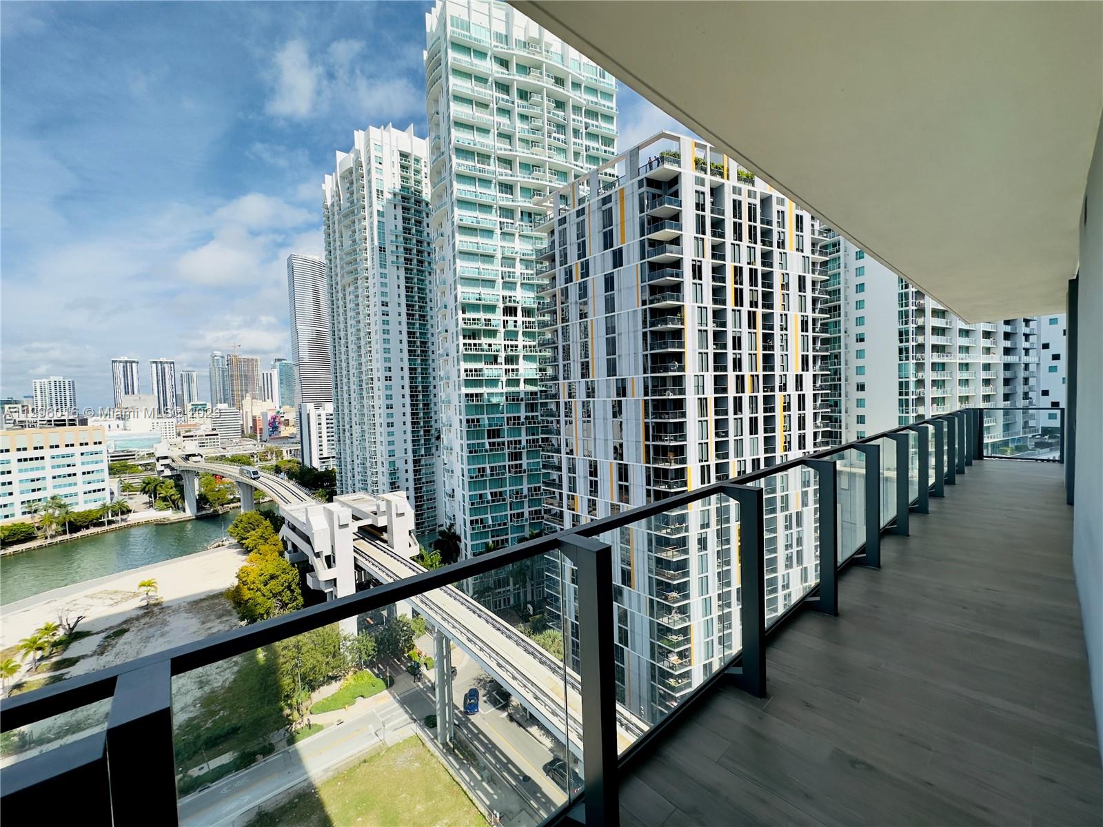 68 SE 6th St #1011