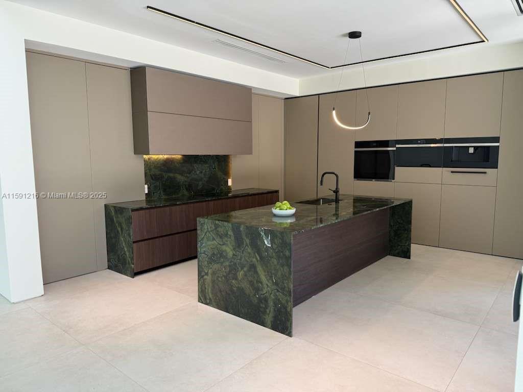 135 SW 29th Rd Miami, FL 33129