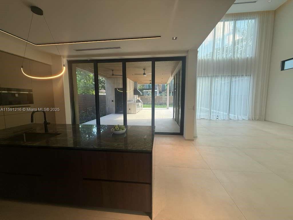 135 SW 29th Rd Miami, FL 33129