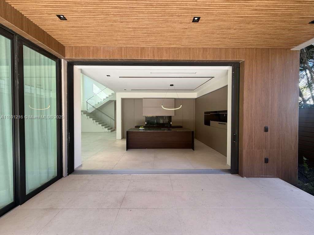 135 SW 29th Rd Miami, FL 33129