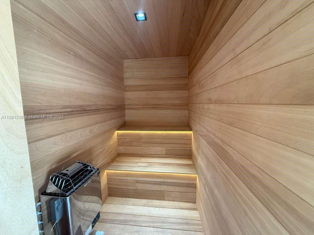 135 SW 29th Rd Miami, FL 33129