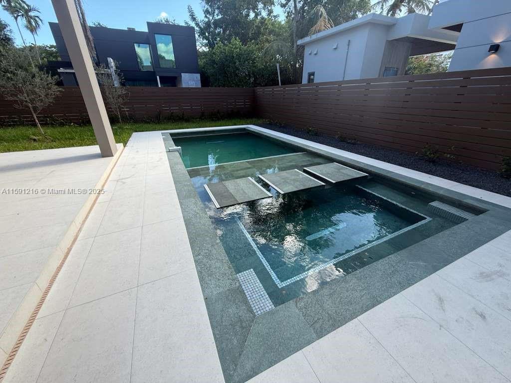 135 SW 29th Rd Miami, FL 33129