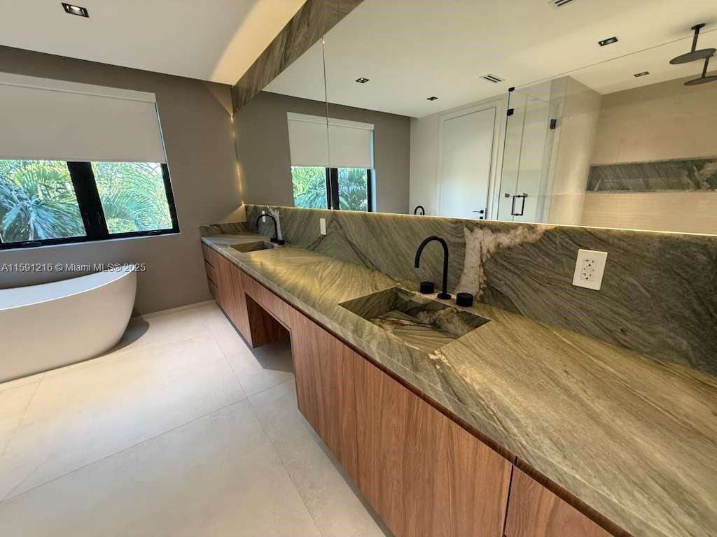 135 SW 29th Rd Miami, FL 33129