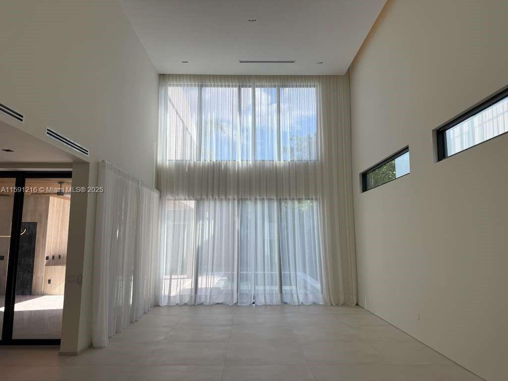 135 SW 29th Rd Miami, FL 33129