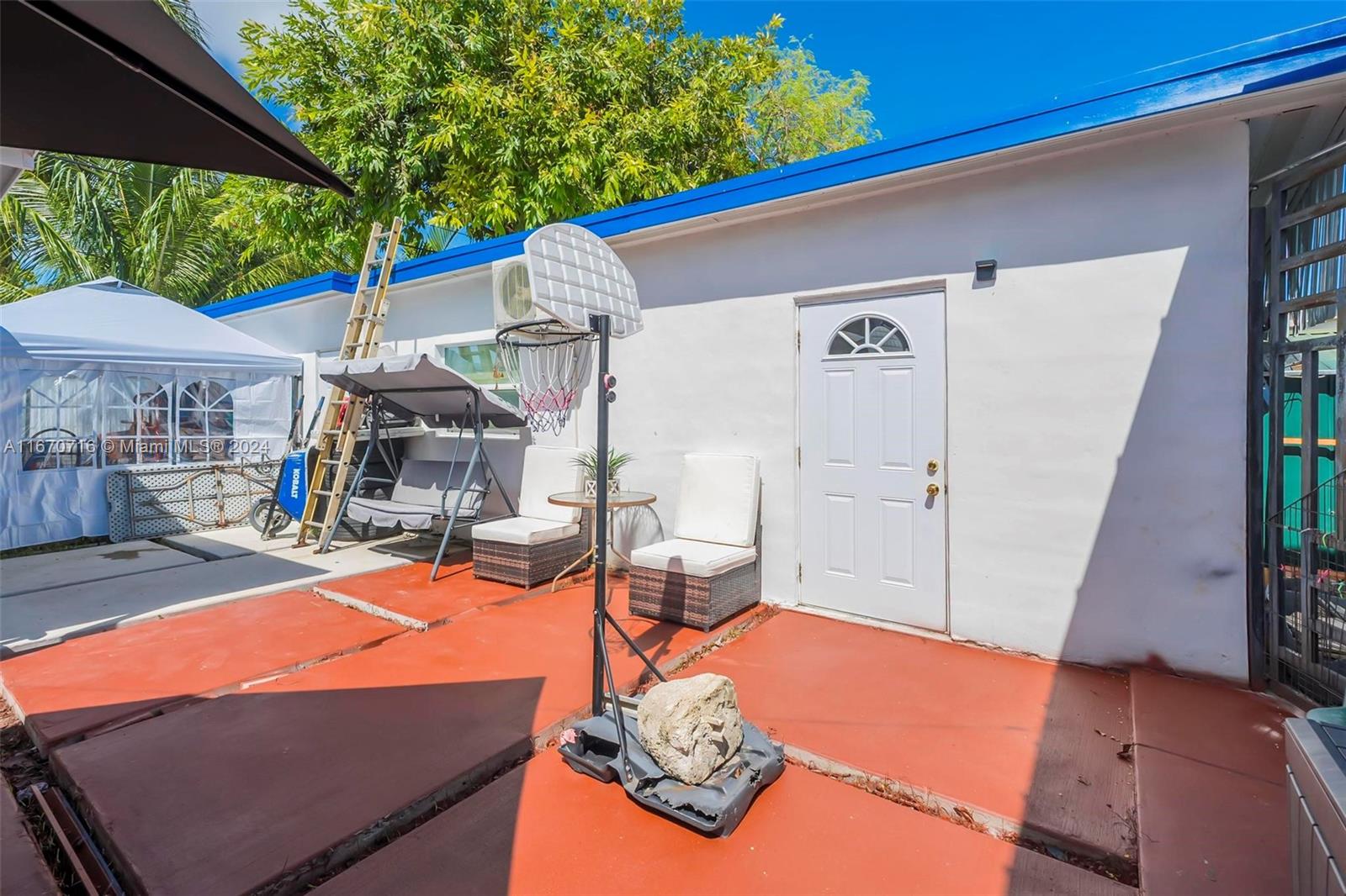 1369 Biarritz Dr Miami Beach, FL 33141