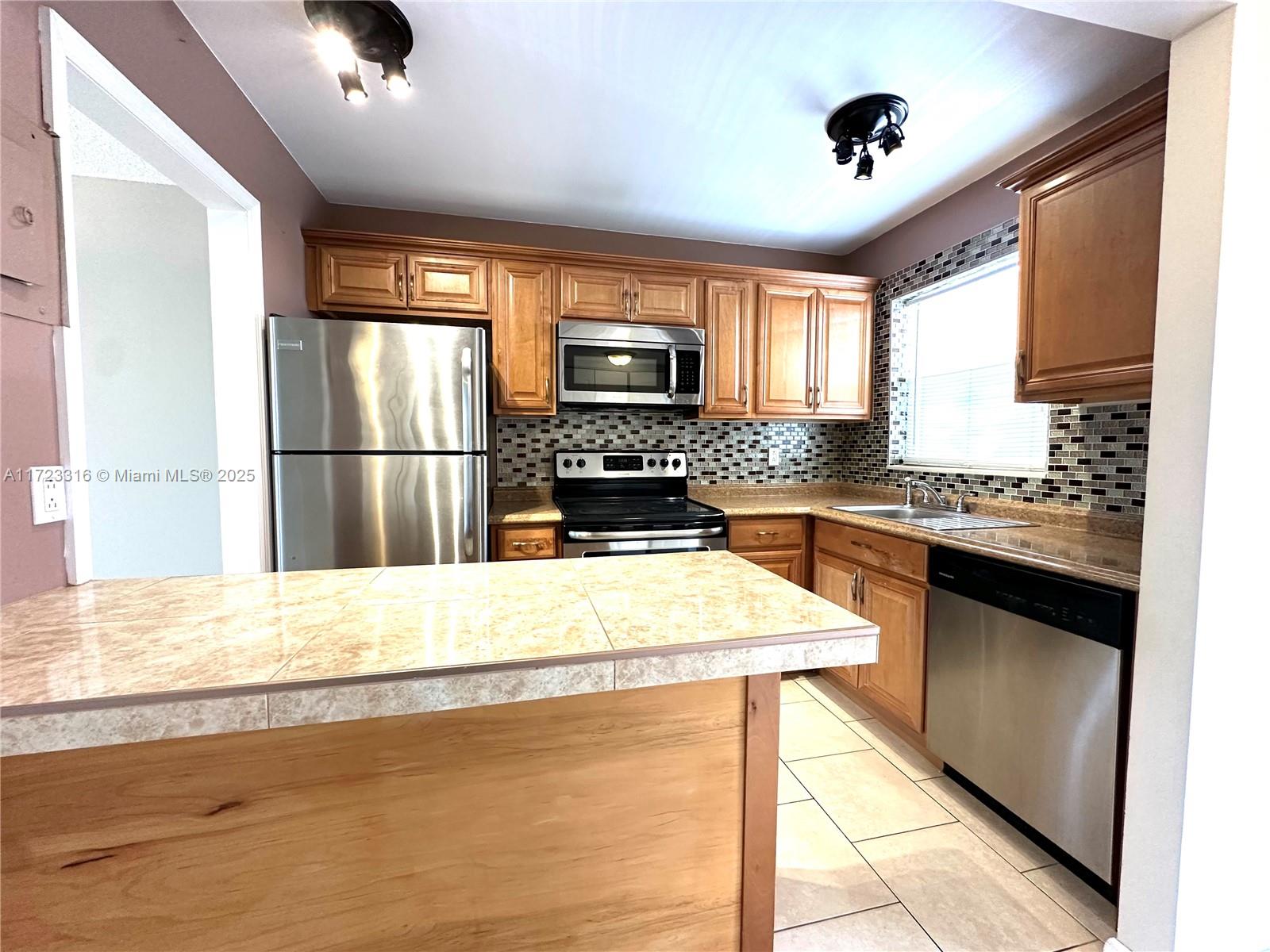 8500 Sunrise Lks Blvd #303