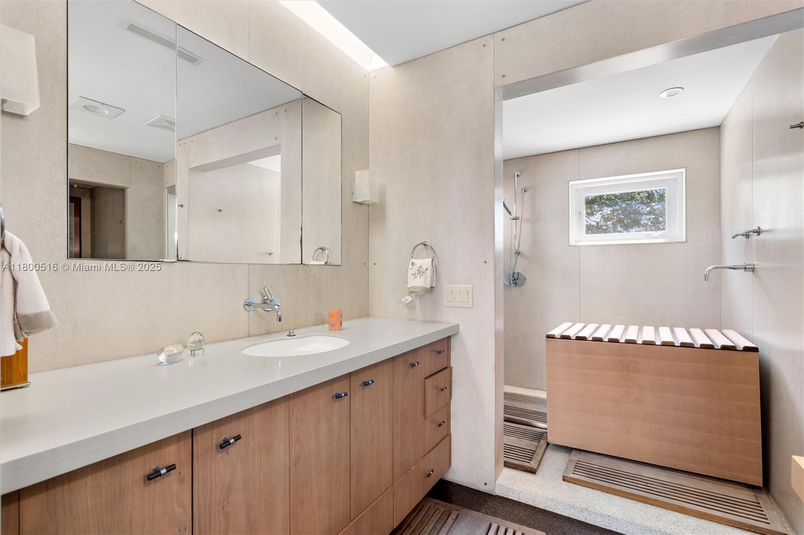 2500 Mercedes Dr Fort Lauderdale, FL 33316