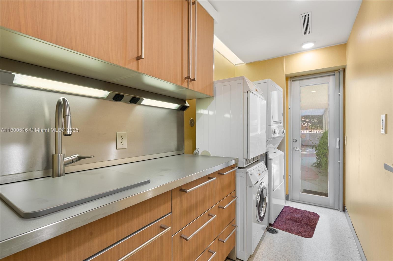 2500 Mercedes Dr Fort Lauderdale, FL 33316