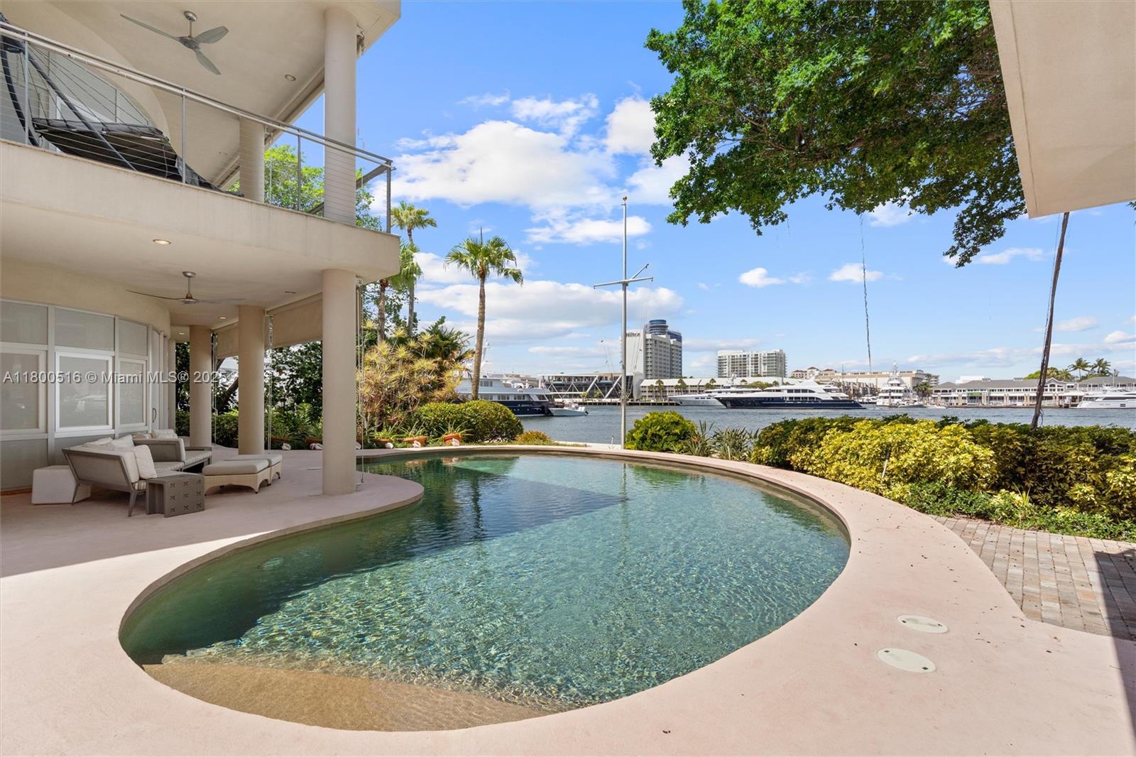 2500 Mercedes Dr Fort Lauderdale, FL 33316