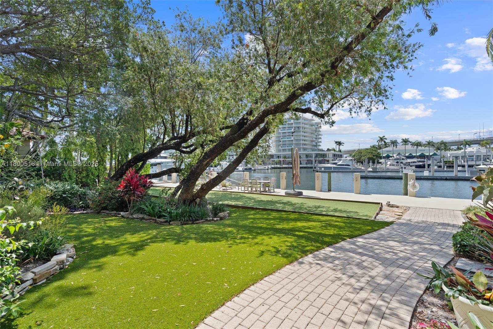 2500 Mercedes Dr Fort Lauderdale, FL 33316