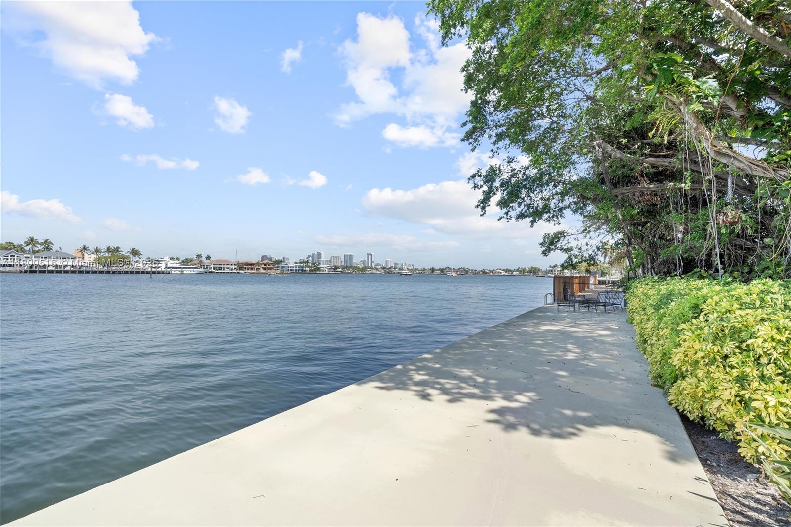 2500 Mercedes Dr Fort Lauderdale, FL 33316