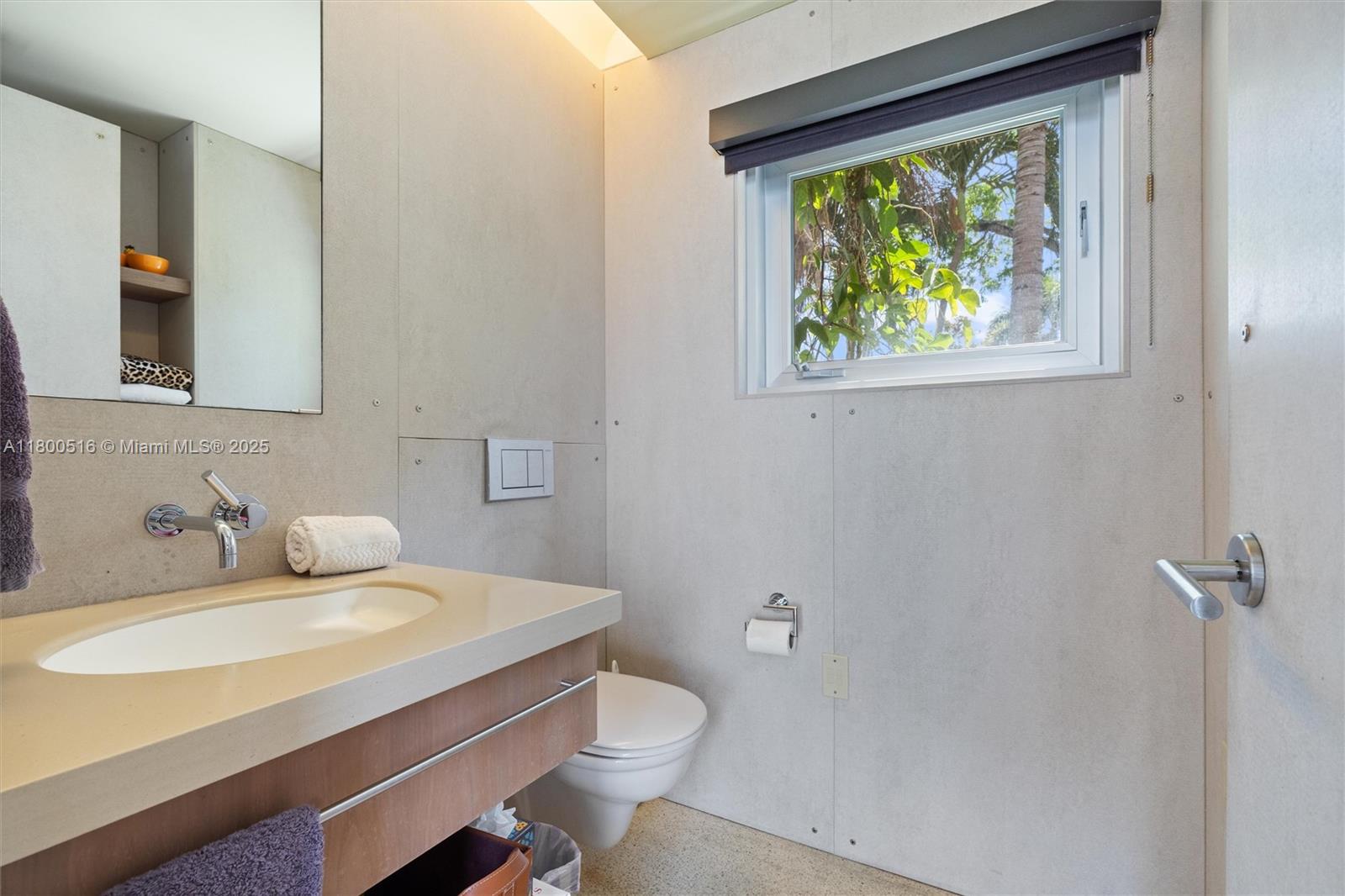 2500 Mercedes Dr Fort Lauderdale, FL 33316