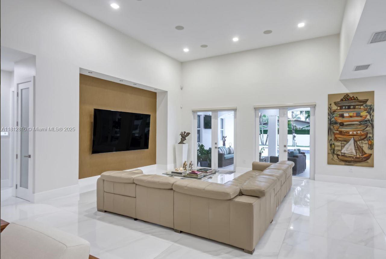 11390 SW 30th St Miami, FL 33165