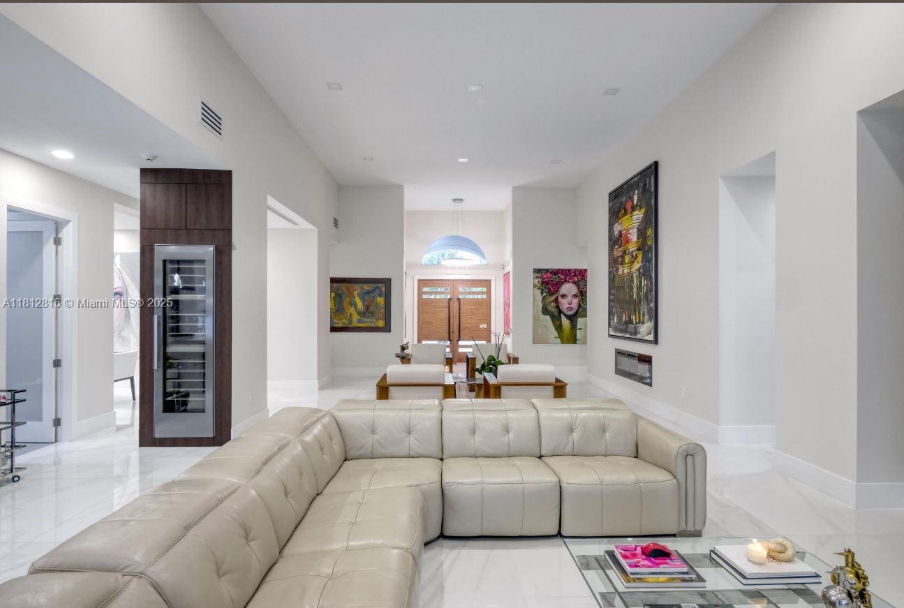 11390 SW 30th St Miami, FL 33165