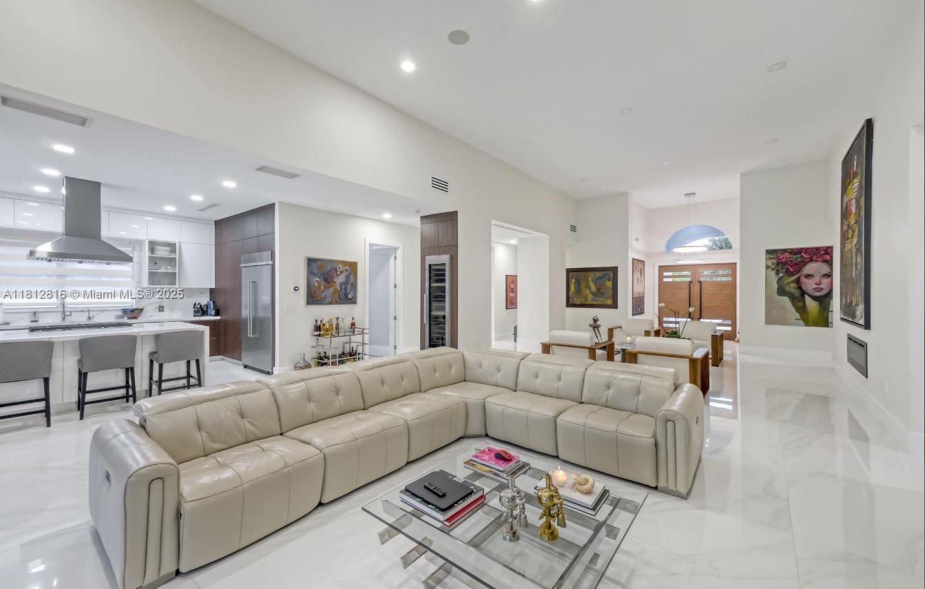 11390 SW 30th St Miami, FL 33165