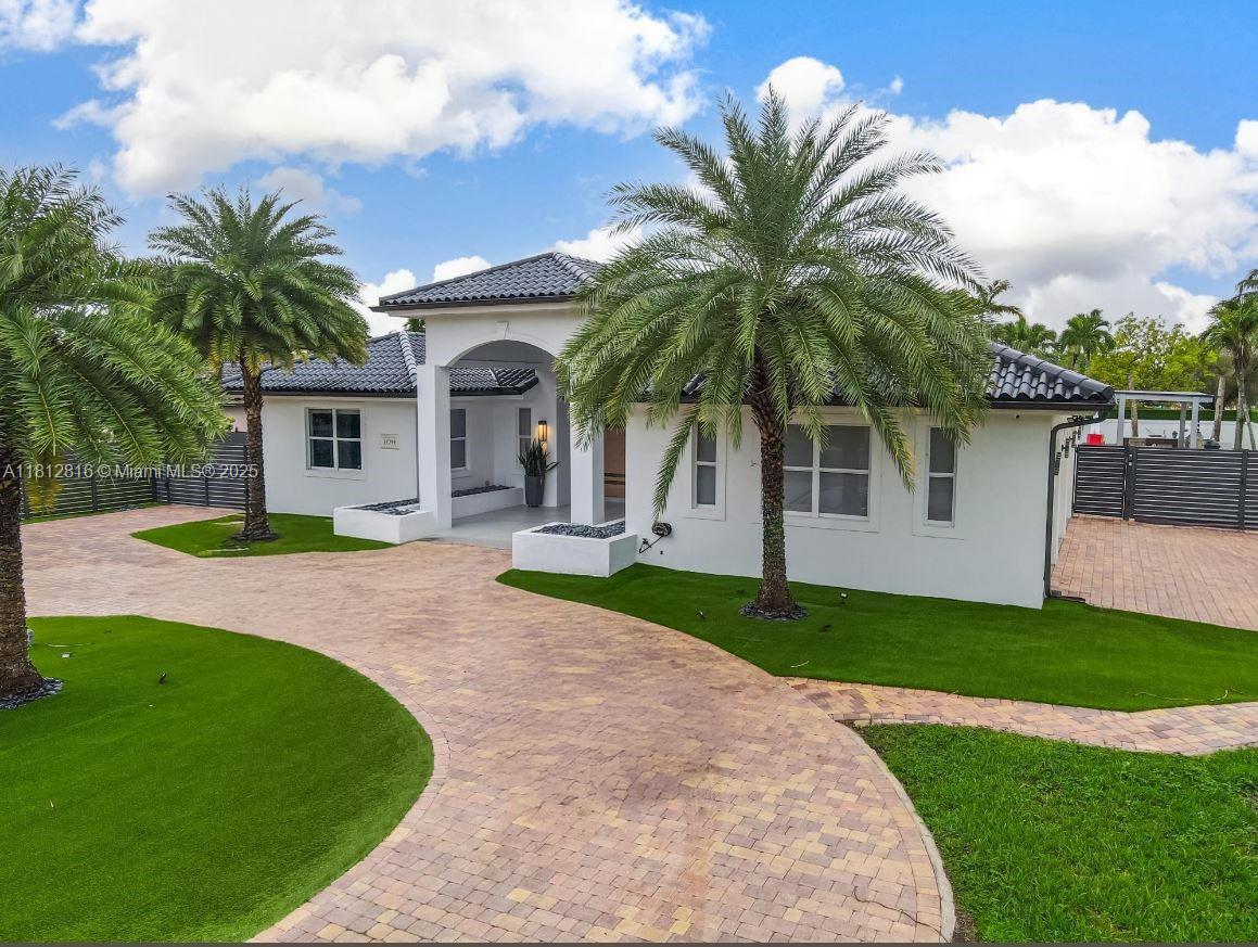 11390 SW 30th St Miami, FL 33165