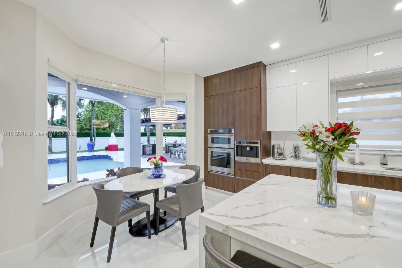 11390 SW 30th St Miami, FL 33165