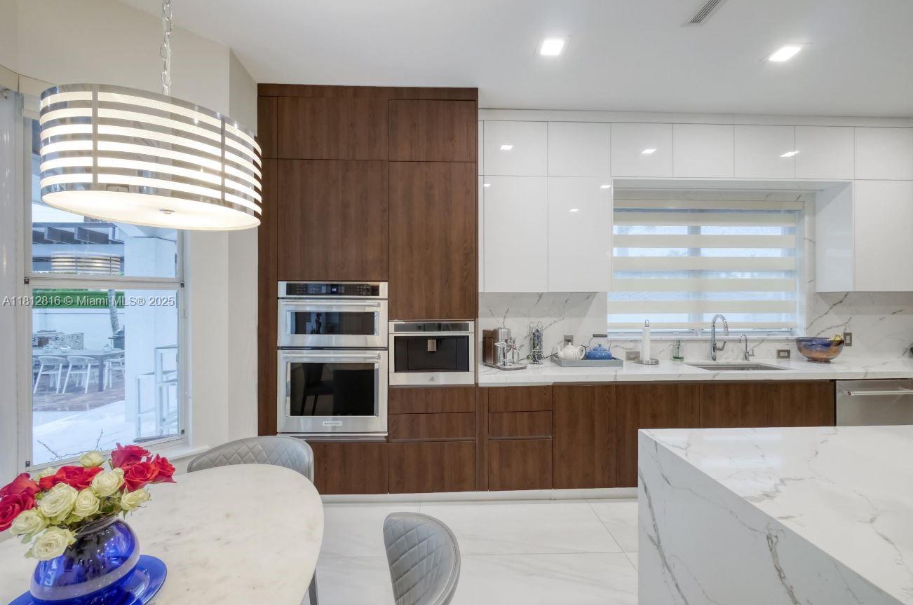 11390 SW 30th St Miami, FL 33165