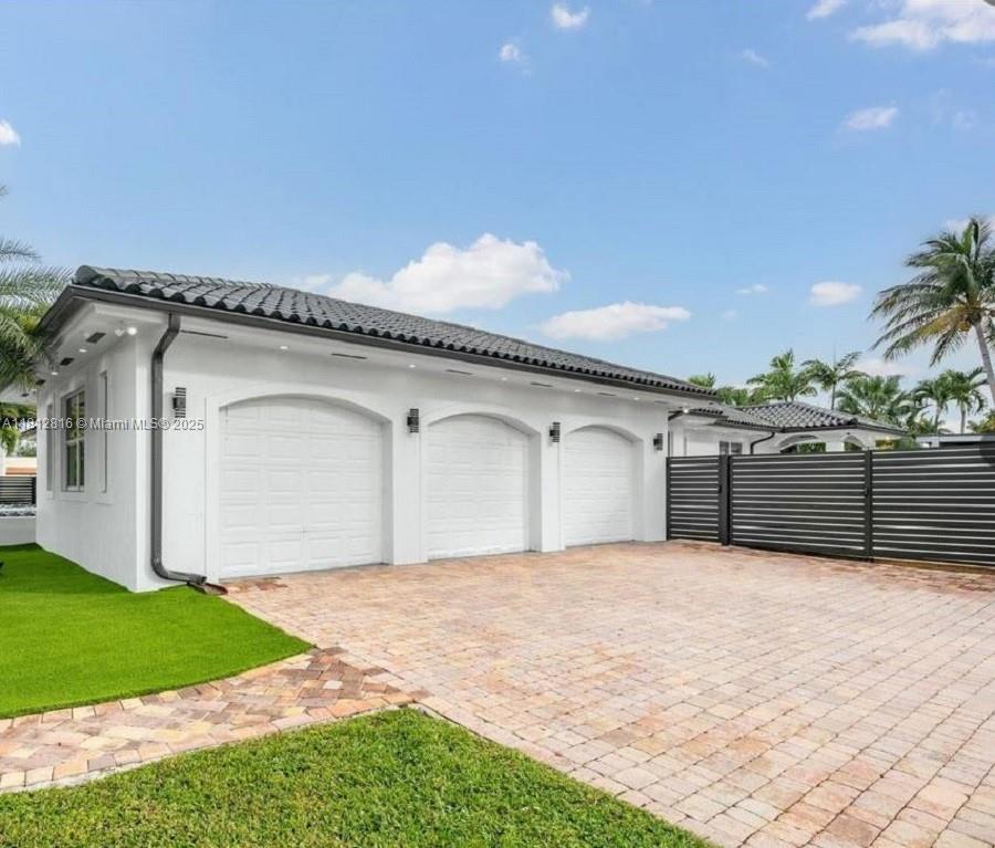 11390 SW 30th St Miami, FL 33165