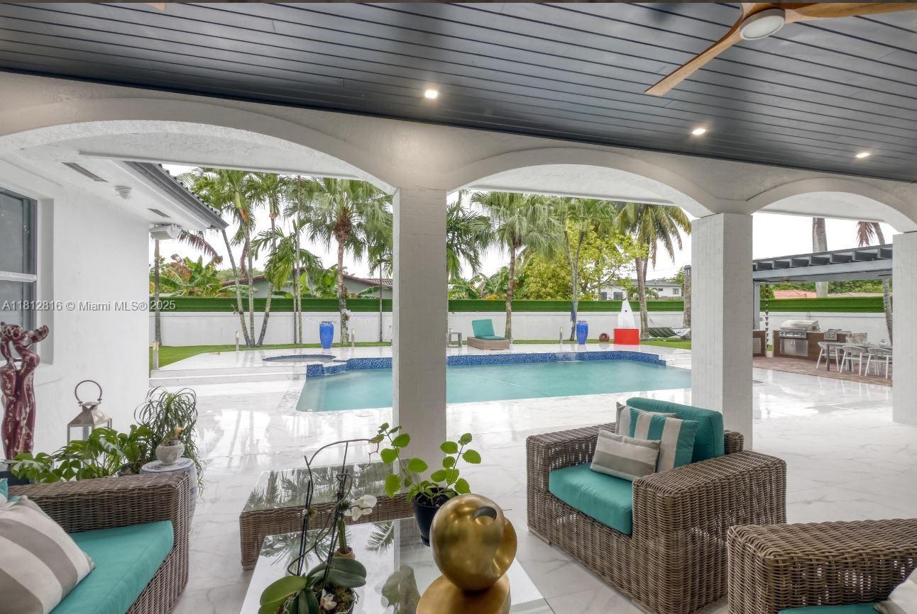 11390 SW 30th St Miami, FL 33165