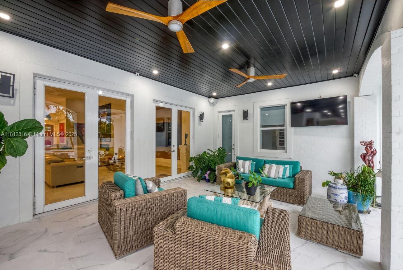 11390 SW 30th St Miami, FL 33165