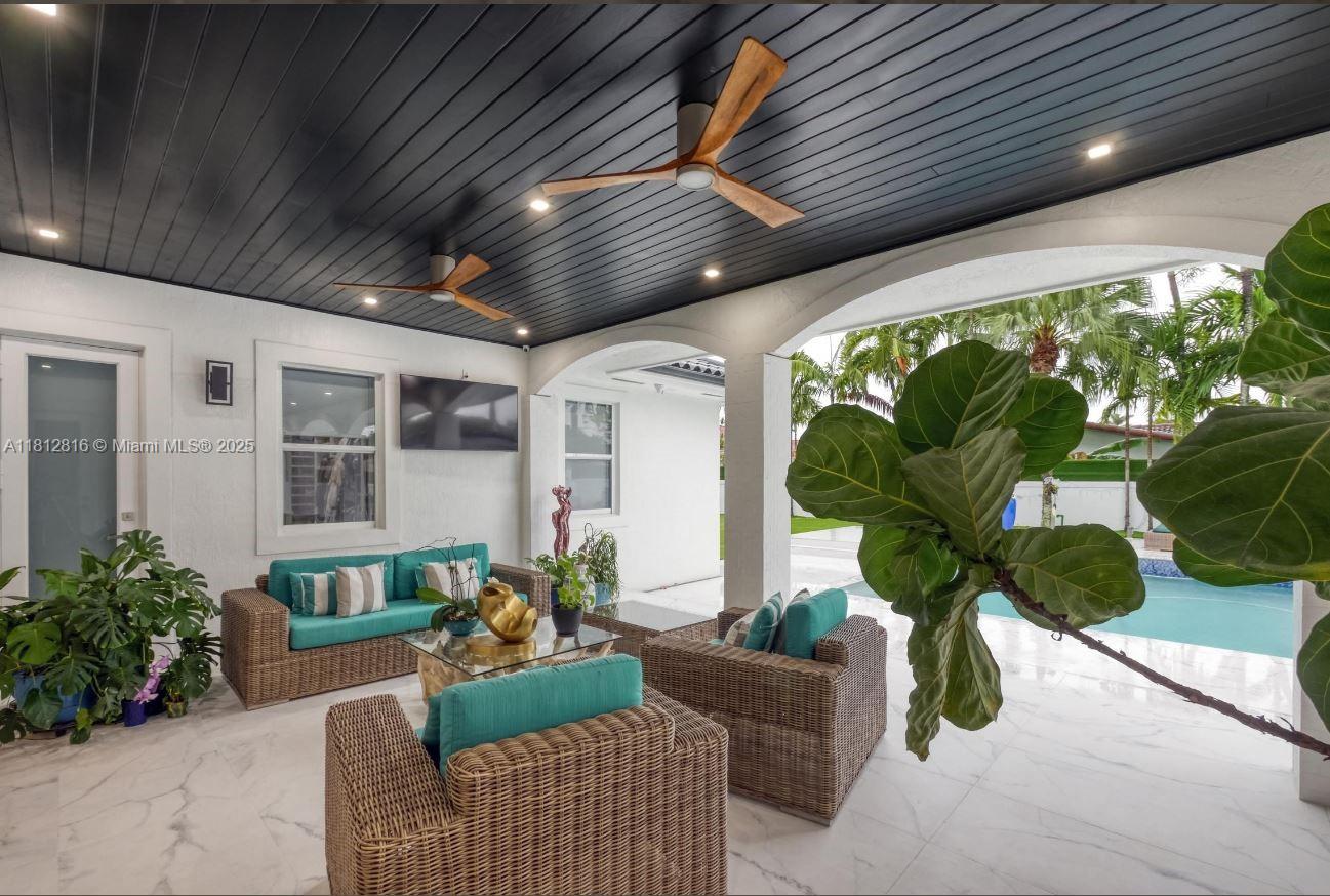 11390 SW 30th St Miami, FL 33165