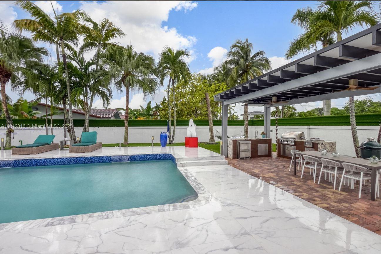 11390 SW 30th St Miami, FL 33165