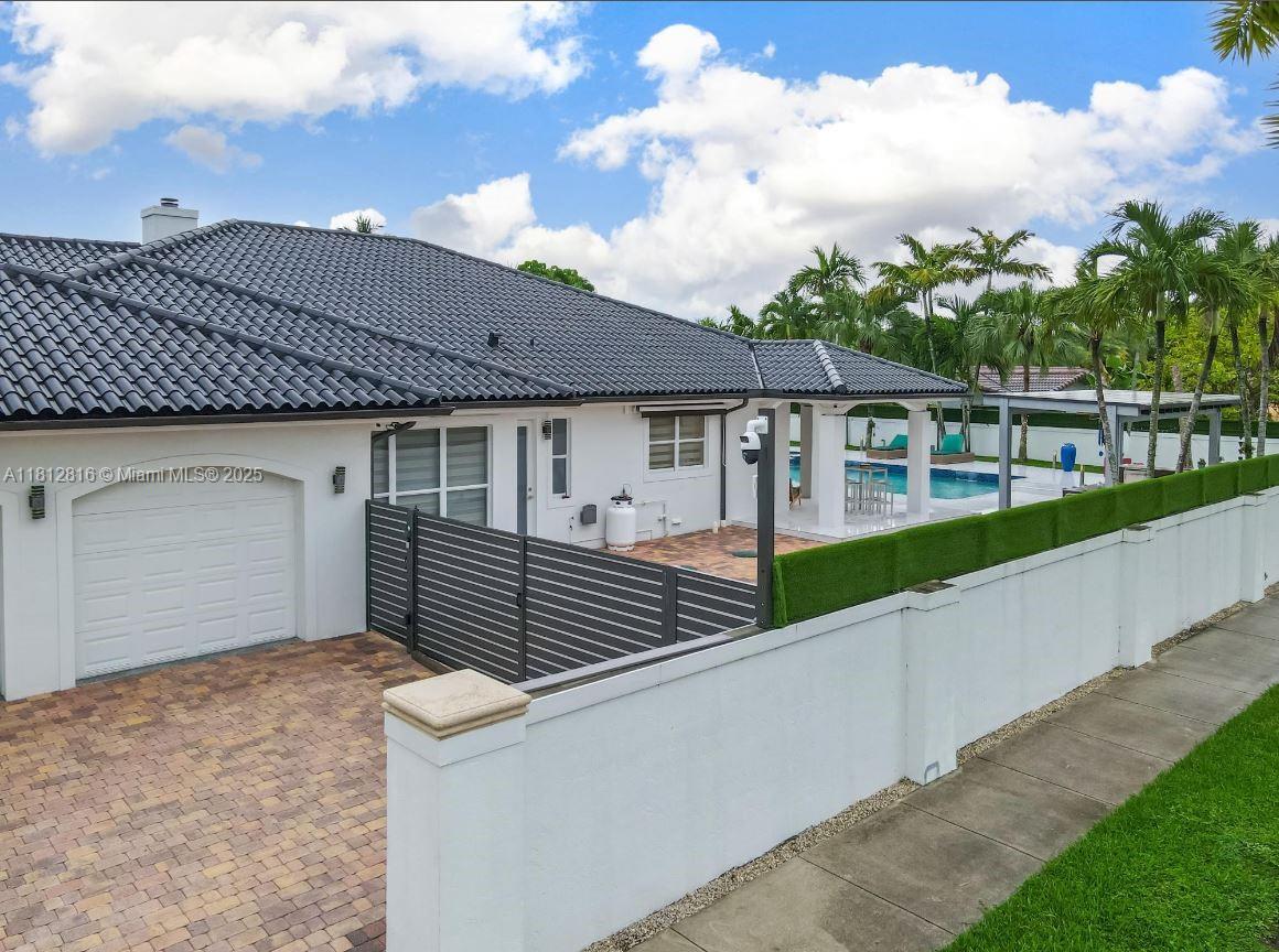 11390 SW 30th St Miami, FL 33165