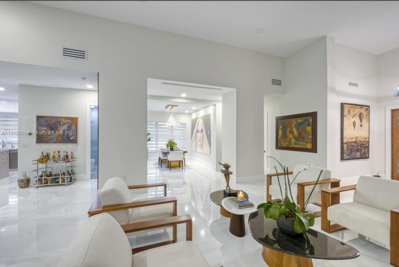 11390 SW 30th St Miami, FL 33165