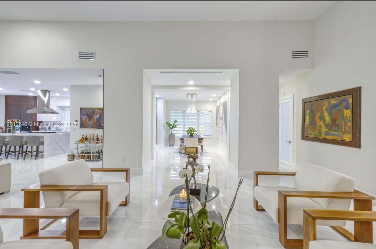 11390 SW 30th St Miami, FL 33165