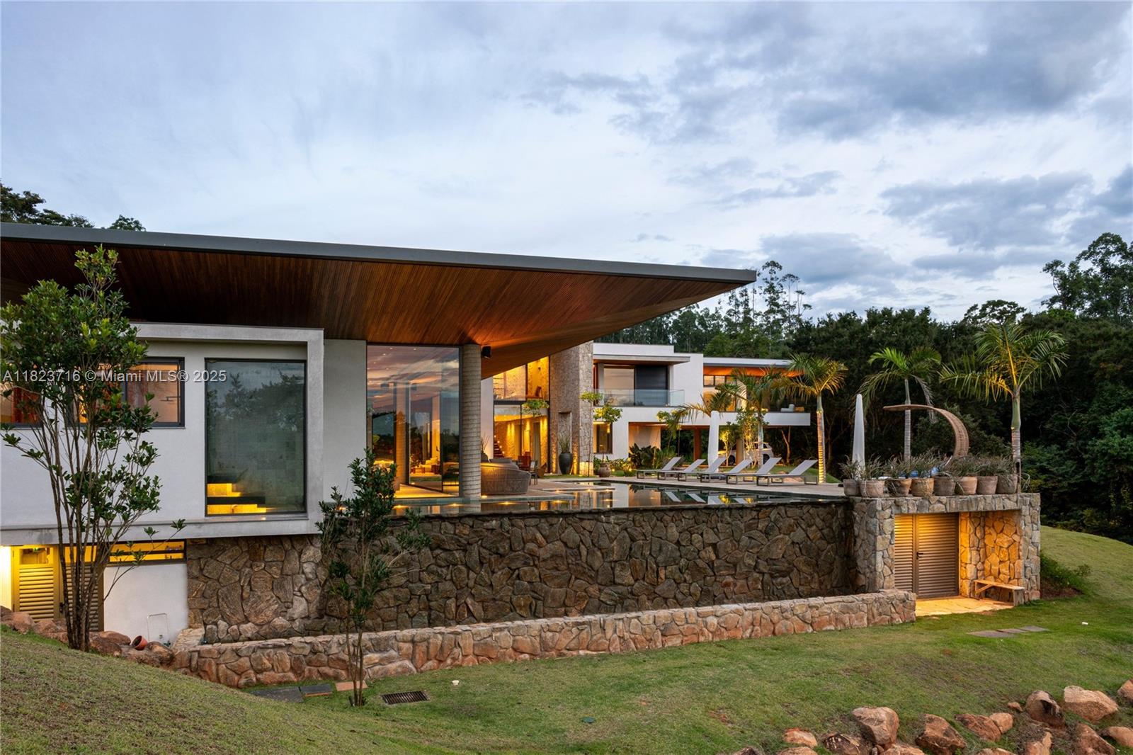 Rua Treze de Maio 1765 Sousas - Campinas-sp 