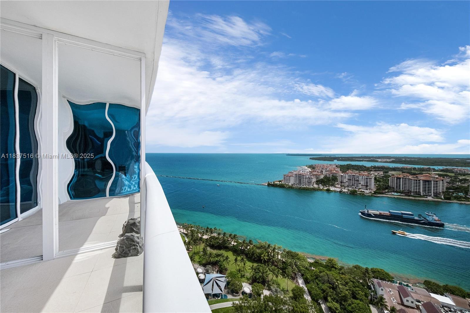 image Continuum On South Beach1