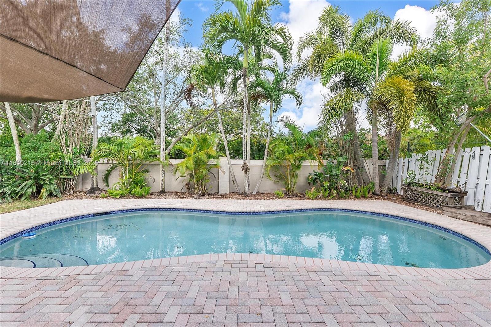 4945 SW 34th Ter