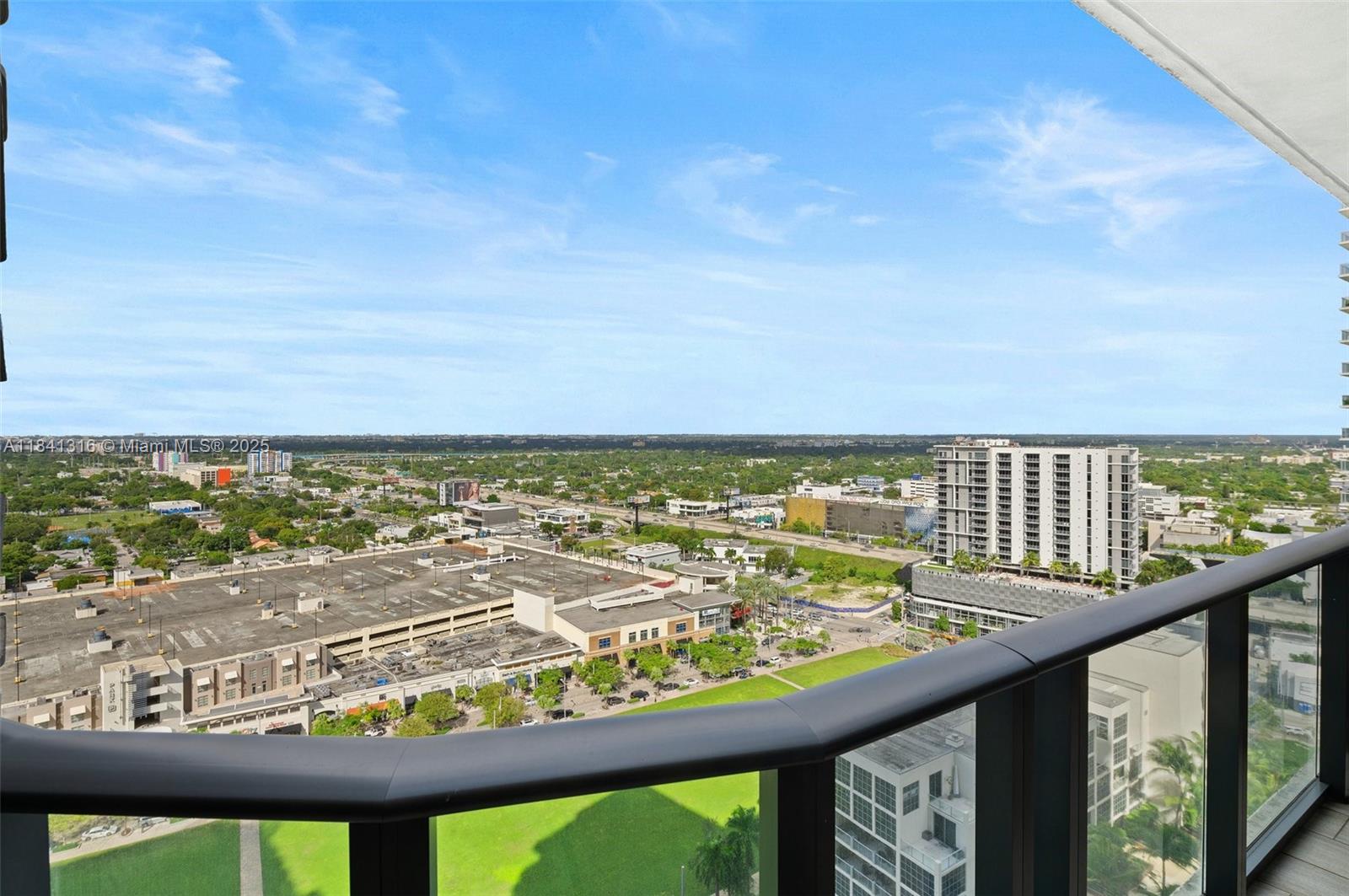 image Hyde Midtown Condo9