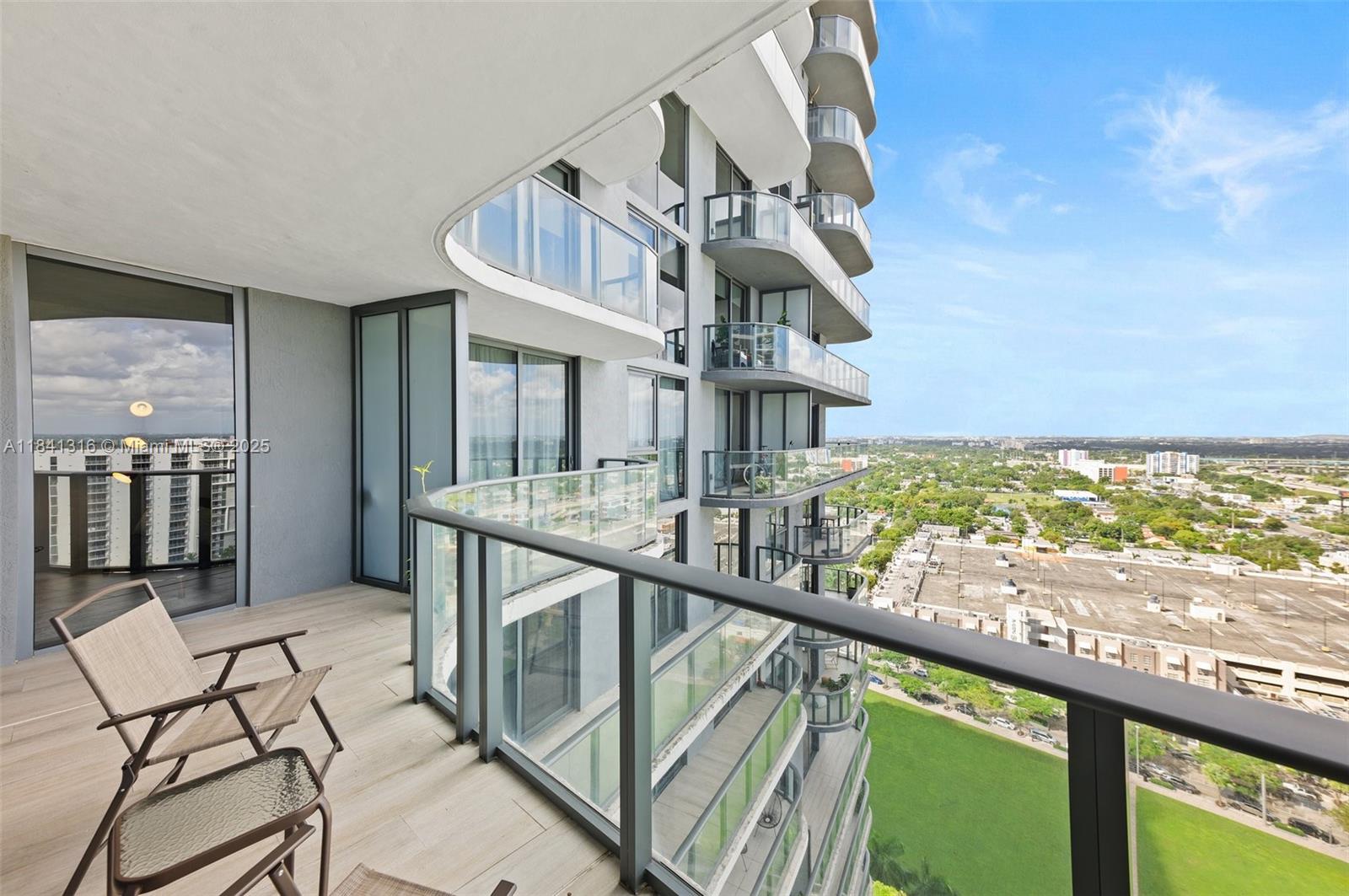 image Hyde Midtown Condo11